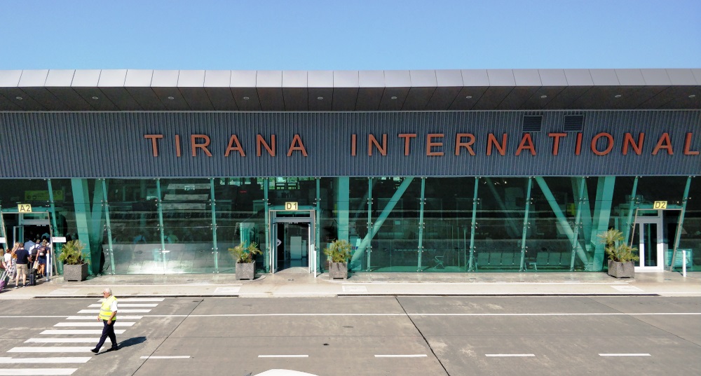 MIE miraton rregullat e reja per rekrutimin e punonjesve te aeroportit